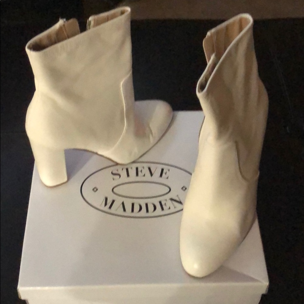 Ladies white 4” boots